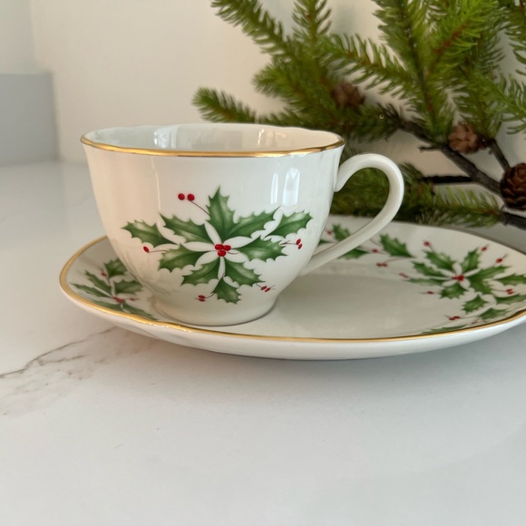Lenox Holiday Fluted Cup and Dessert Plate Set - Picture 12 of 14